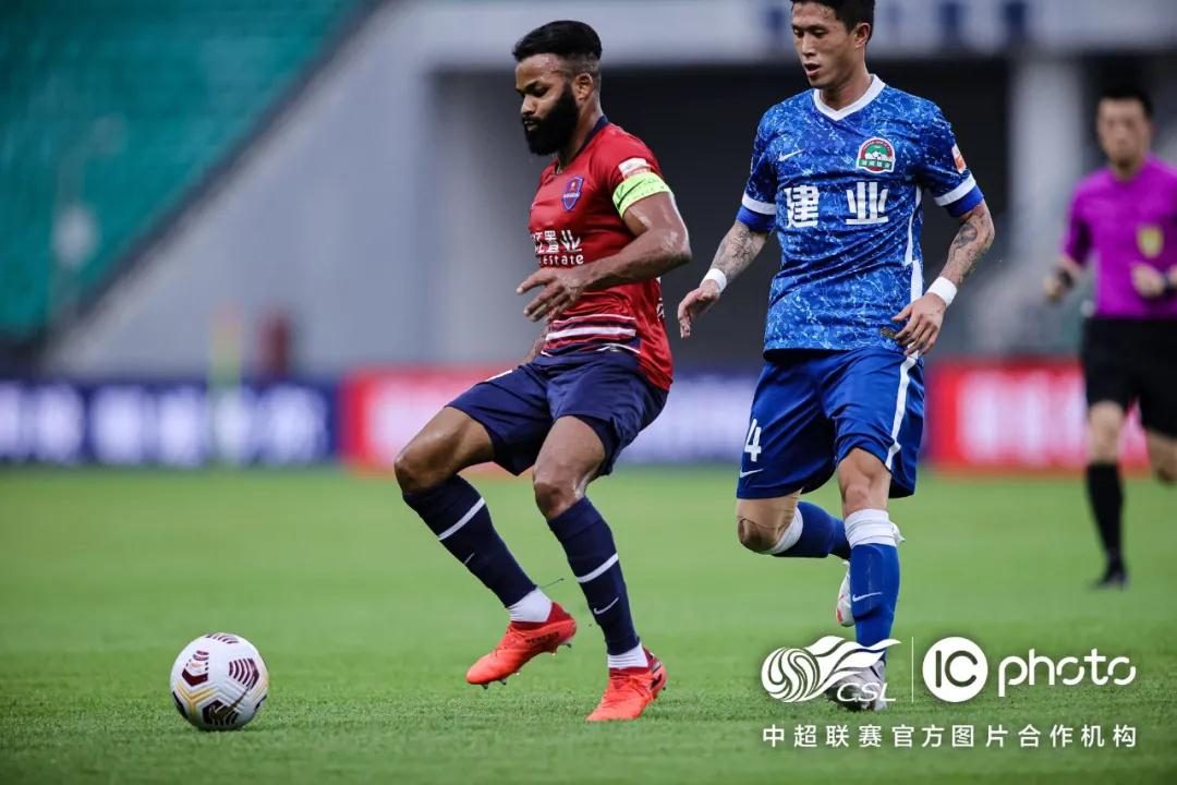 يوسف أيمناللاعب الجديد في النادي الأهلي الذي يخطف الأنظار