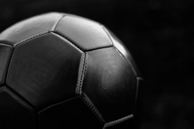 من هو أول فريق فاز في دوري أبطال أوروبا؟